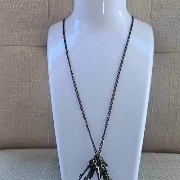 Nordstrom Rack Necklaces Antique Style Bronze Tone Multi Keys Pendant Jewelry - Picture 2 of 12